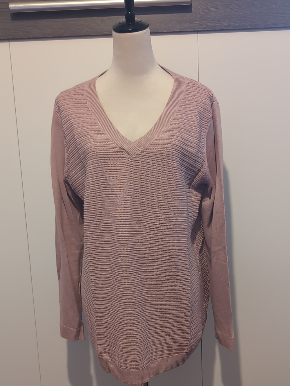 Women's V-Neck Ribbed Pullover Sweater - Dusty Mauve